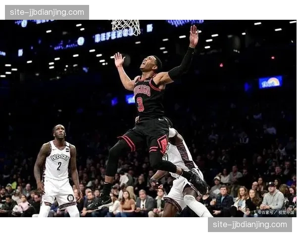 公牛连续操作后场达8人,阵容失衡被解读为清理空间 公牛连续操作后场达8人,阵容失衡被解读为清理空间